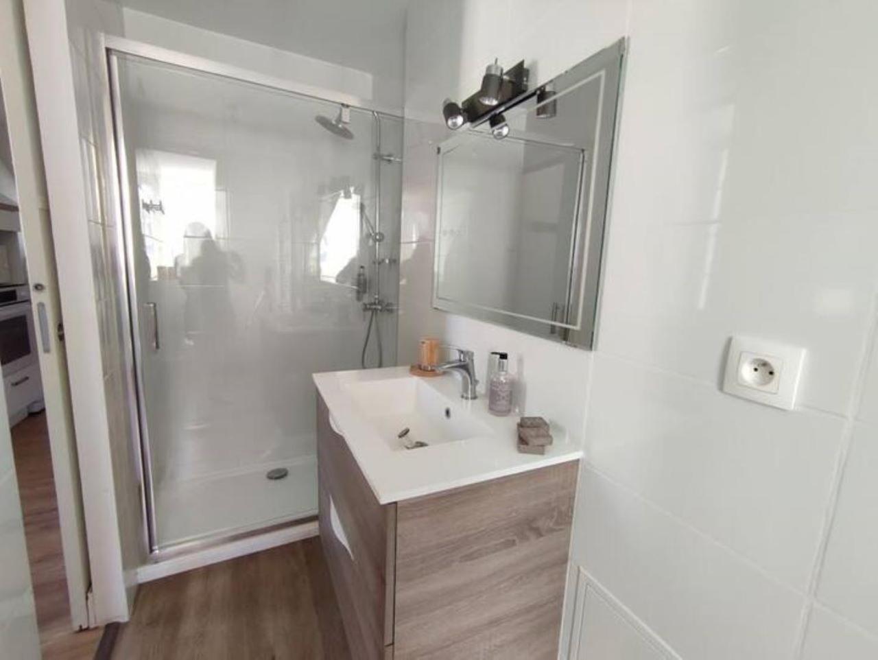 Апартаменты L'Alexiane, Centre Luchon, Parking Gratuit, Wifi Bagneres-de-Luchon Экстерьер фото